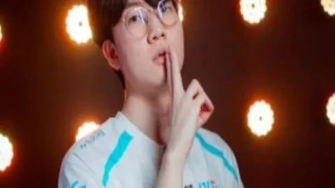 孙佳俊、余依婷全国春季游泳锦标赛再创佳绩，次日夺金